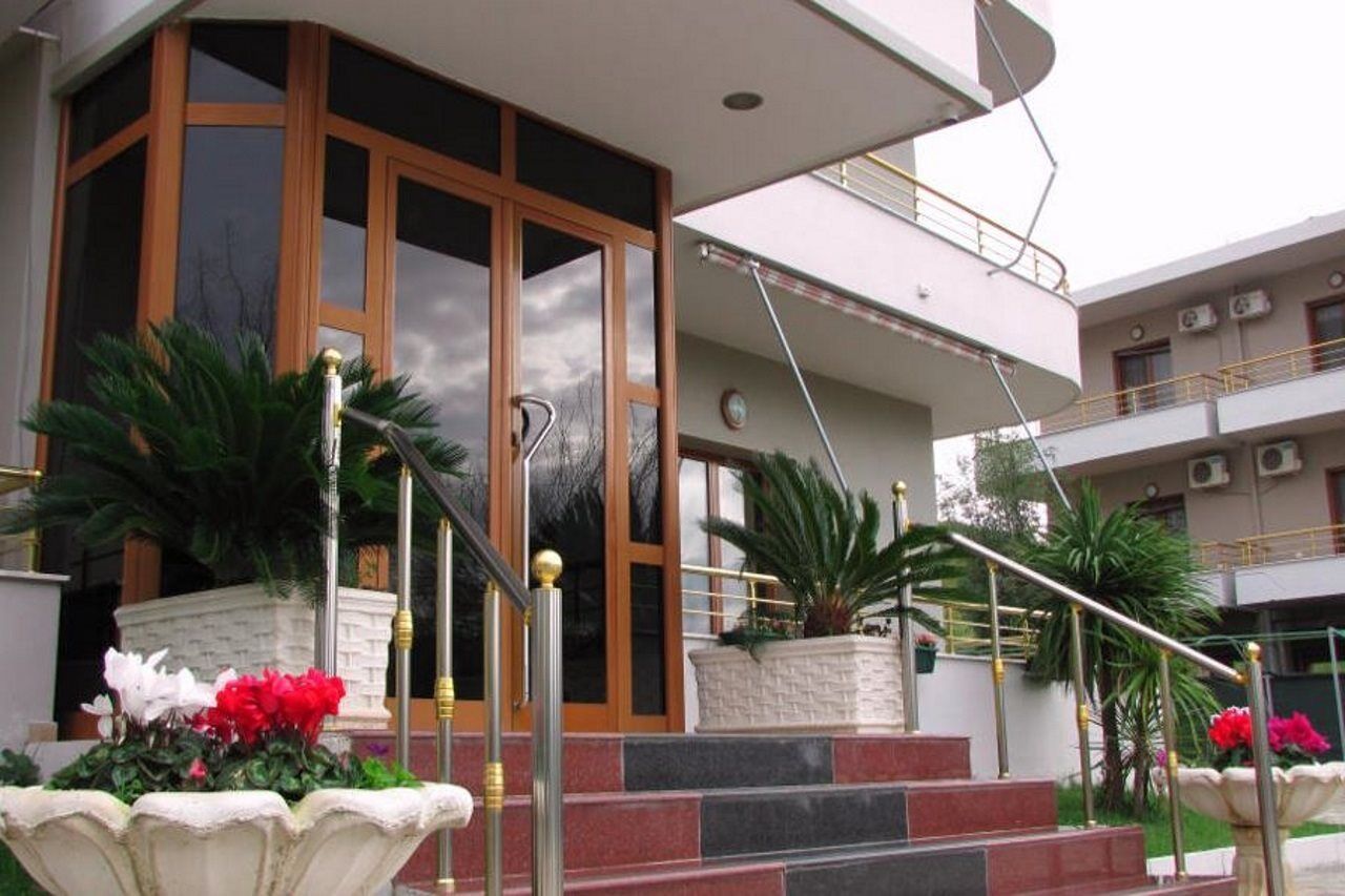 Hotel Denta Radhimë Exteriör bild
